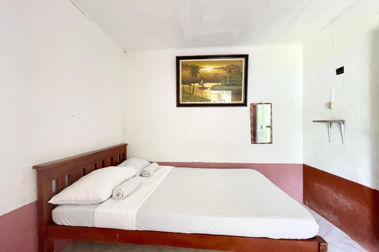Oyo 899 Merie Diz Sunrise Beach Resort Oslob Buitenkant foto